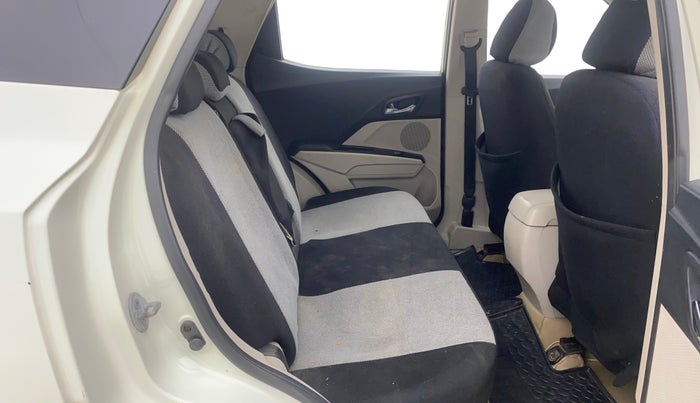 2021 Mahindra XUV300 W8 1.5 DIESEL, Diesel, Manual, 1,28,080 km, Right Side Rear Door Cabin