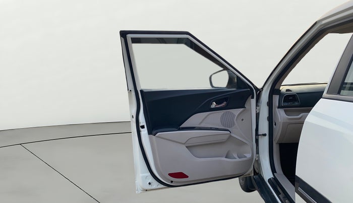 2022 Mahindra XUV300 W8 (O) 1.2 PETROL, Petrol, Manual, 80,884 km, LHS Front Door