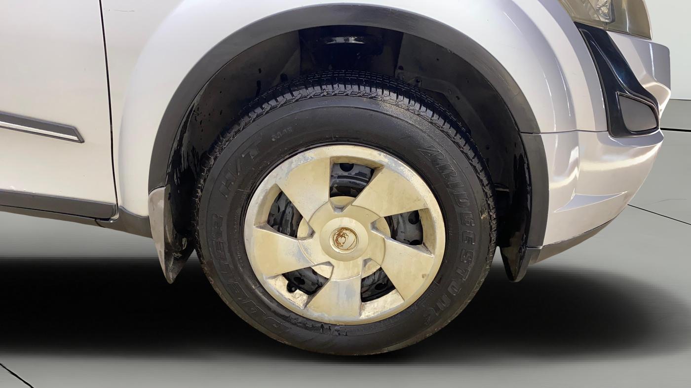 2016 Mahindra XUV500 W6, Diesel, Manual, 63,766 km, Right Front Wheel