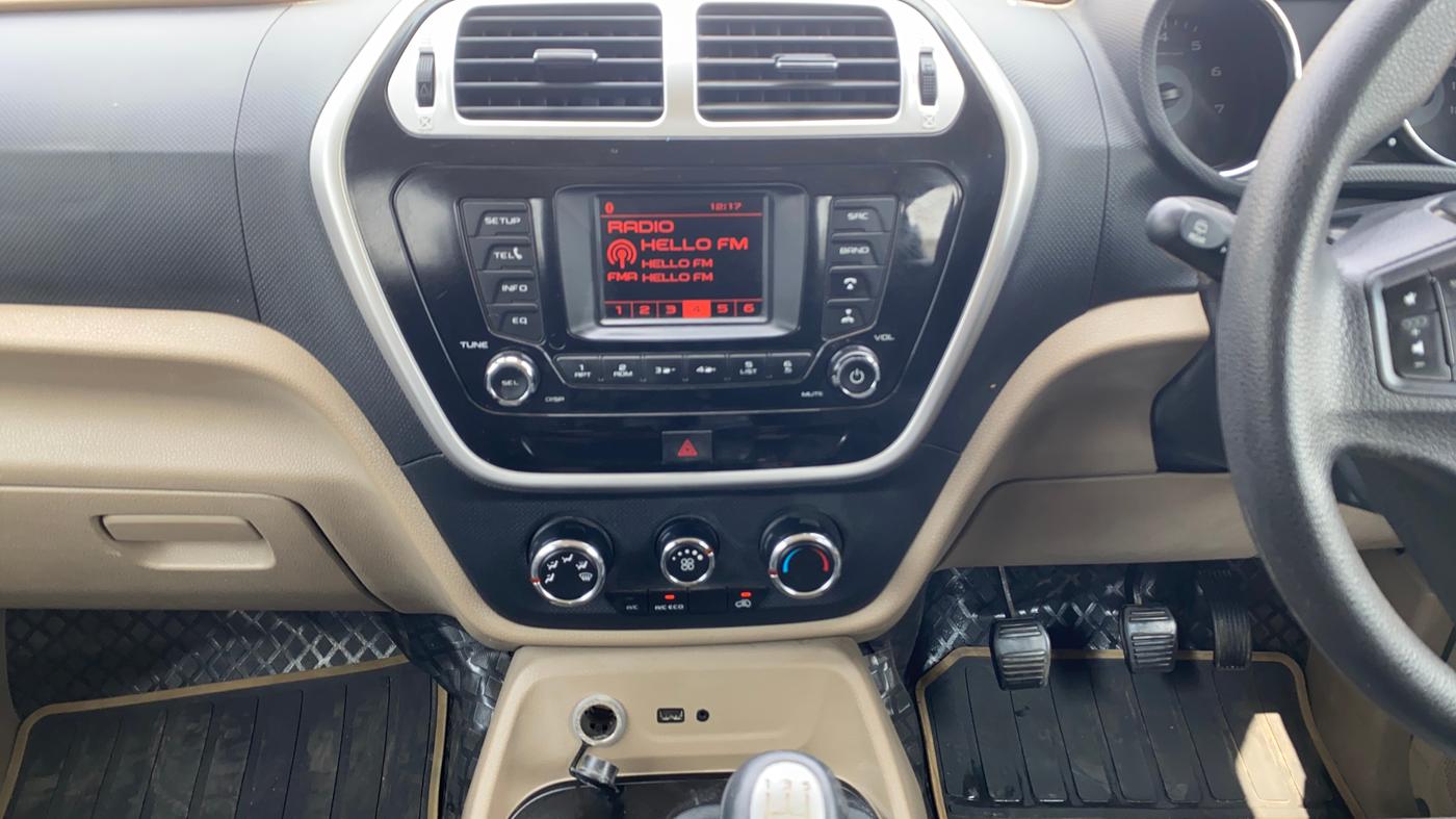 2017 Mahindra TUV300 T8, Diesel, Manual, 59,412 km, Air Conditioner