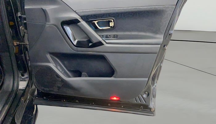 2022 Tata Safari XZ PLUS DARK EDITION, Diesel, Manual, 73,479 km, Driver Side Door Panels Control