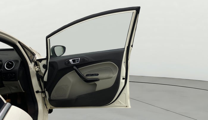 2015 Ford Fiesta TITANIUM DIESEL, Diesel, Manual, 58,007 km, RHS Front Door