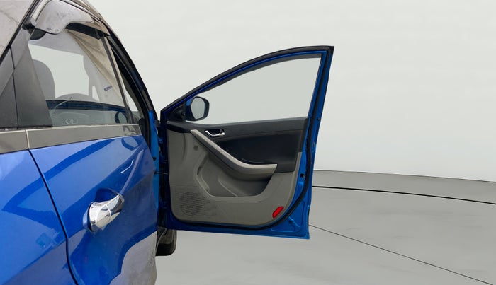 2018 Tata NEXON XZ PLUS DIESEL DUAL TONE, Diesel, Manual, 61,495 km, RHS Front Door