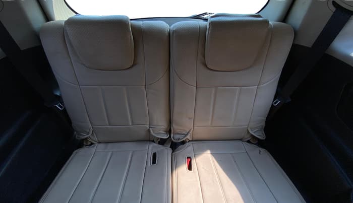 2018 Mahindra XUV500 W7, Diesel, Manual, 1,03,059 km, Third Seat Row ( optional )
