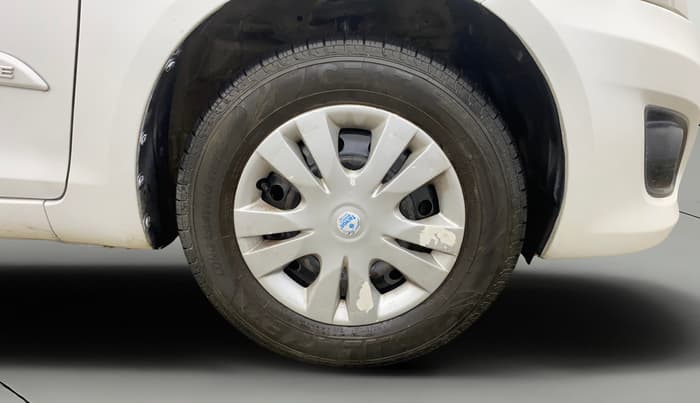 2015 Maruti Swift Dzire VXI, Petrol, Manual, 84,333 km, Right Front Wheel