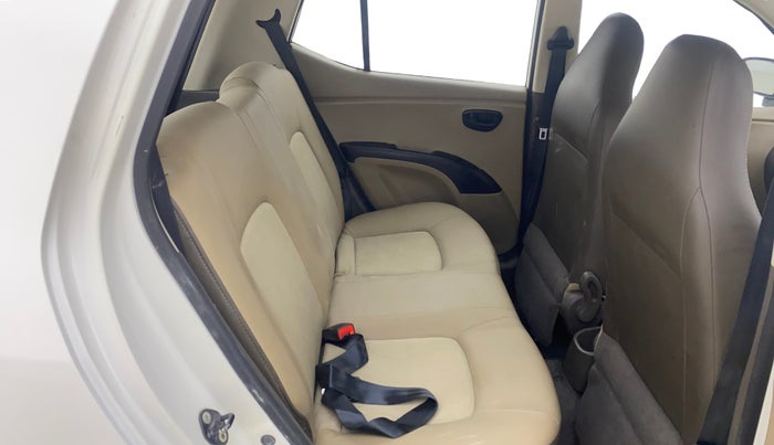 2015 Hyundai i10 MAGNA 1.1, CNG, Manual, 1,23,220 km, Right Side Rear Door Cabin