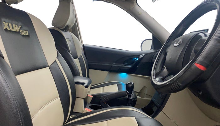 2017 Mahindra XUV500 W4, Diesel, Manual, 85,231 km, Right Side Front Door Cabin