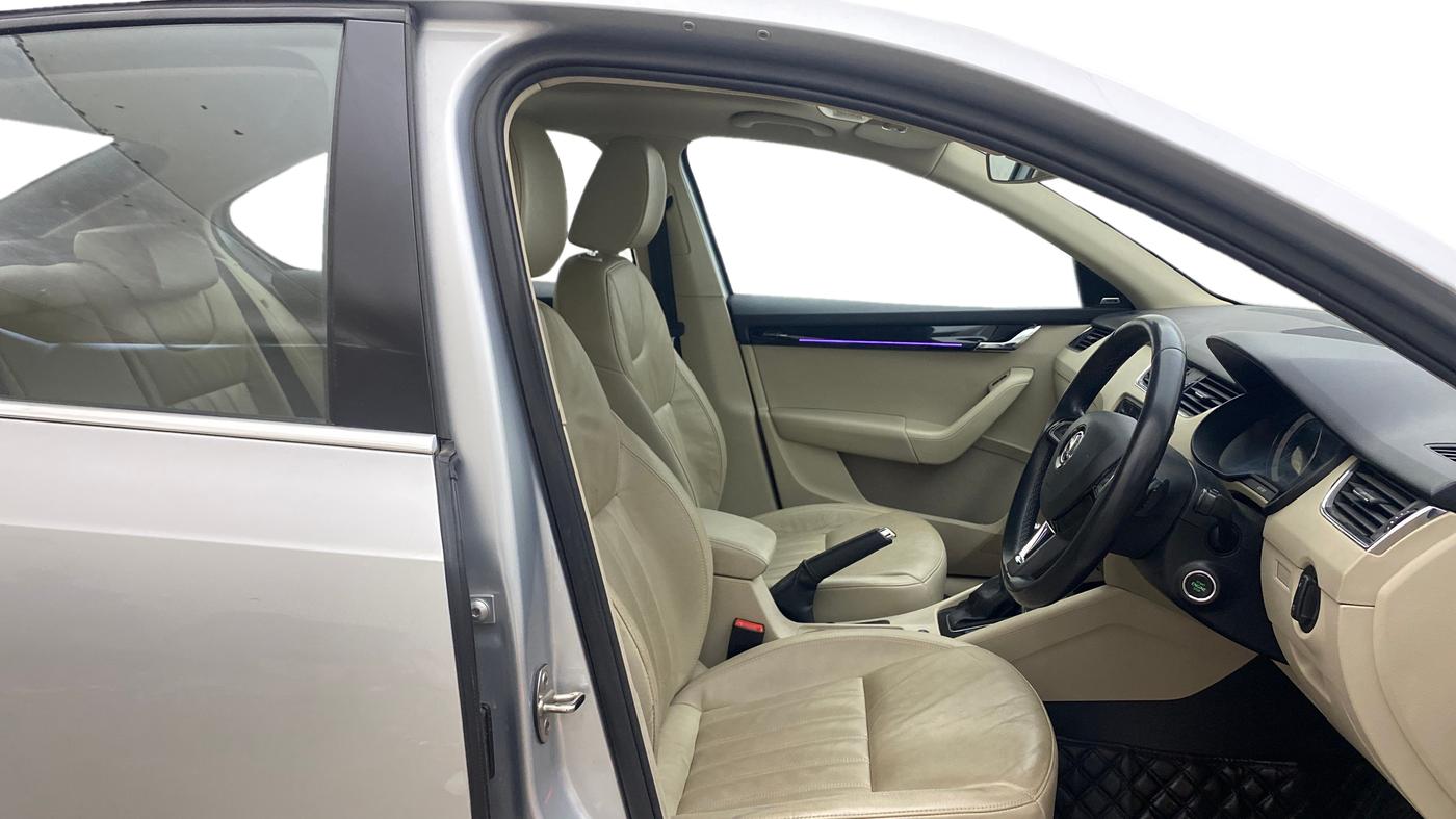 2018 Skoda Octavia L&K 1.8 TSI AT, Petrol, Automatic, 76,751 km, Right Side Front Door Cabin