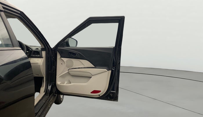 2022 Mahindra XUV300 W6 1.2 PETROL, Petrol, Manual, 26,436 km, RHS Front Door