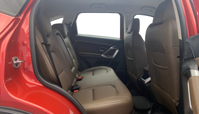 2020 Tata Harrier XZA 2.0L, Diesel, Automatic, 96,405 km, Right Side Rear Door Cabin