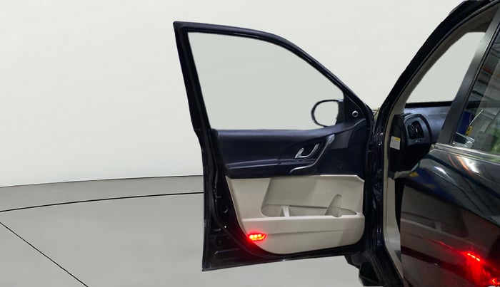 2017 Mahindra XUV500 W9 AT, Diesel, Automatic, 86,529 km, LHS Front Door