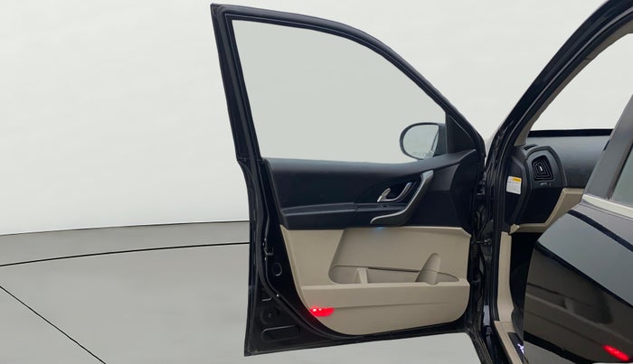 2017 Mahindra XUV500 W10, Diesel, Manual, 65,122 km, LHS Front Door