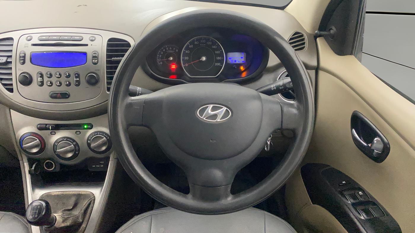 2016 Hyundai i10 SPORTZ 1.1, Petrol, Manual, 73,713 km, Steering Wheel Close Up