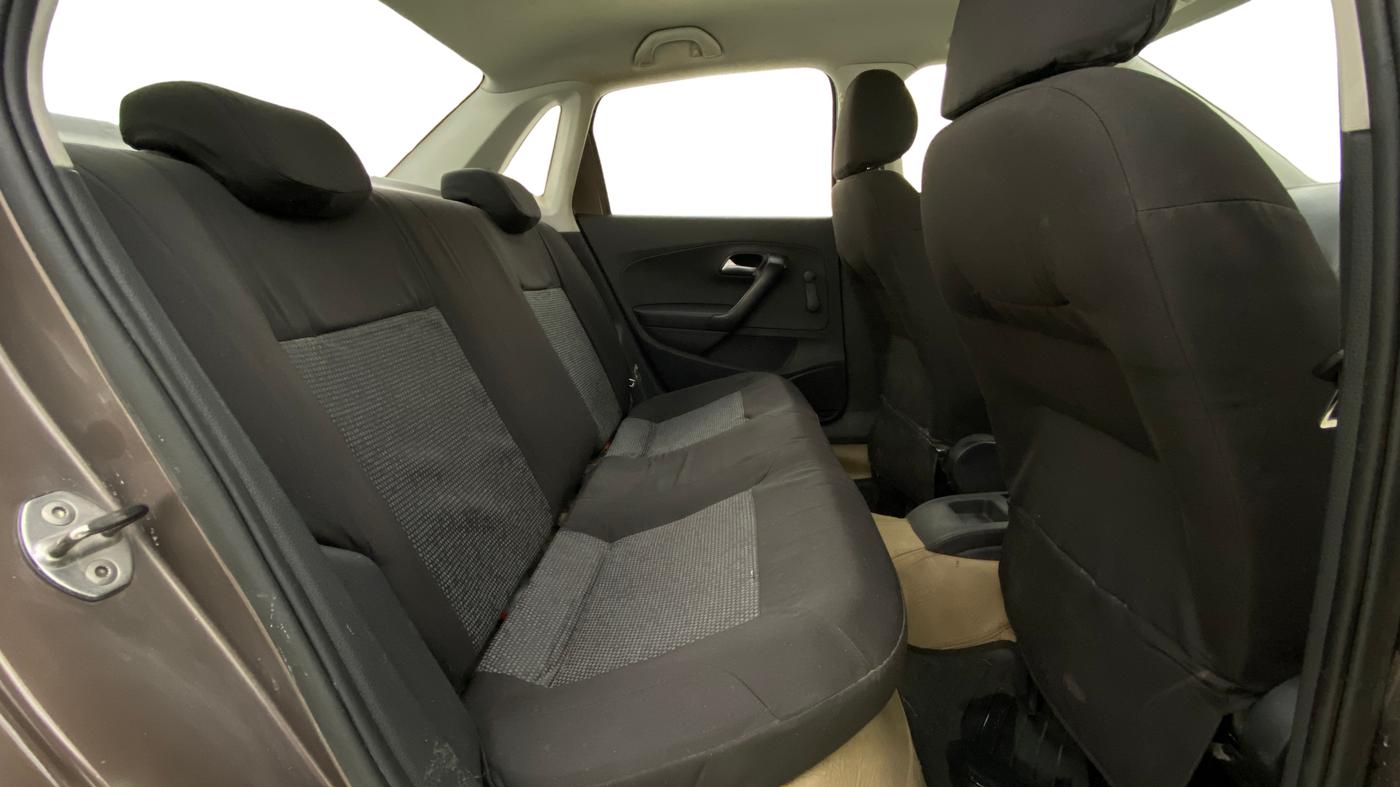 2018 Volkswagen Ameo TRENDLINE 1.0L, CNG, Manual, 1,32,995 km, Right Side Rear Door Cabin