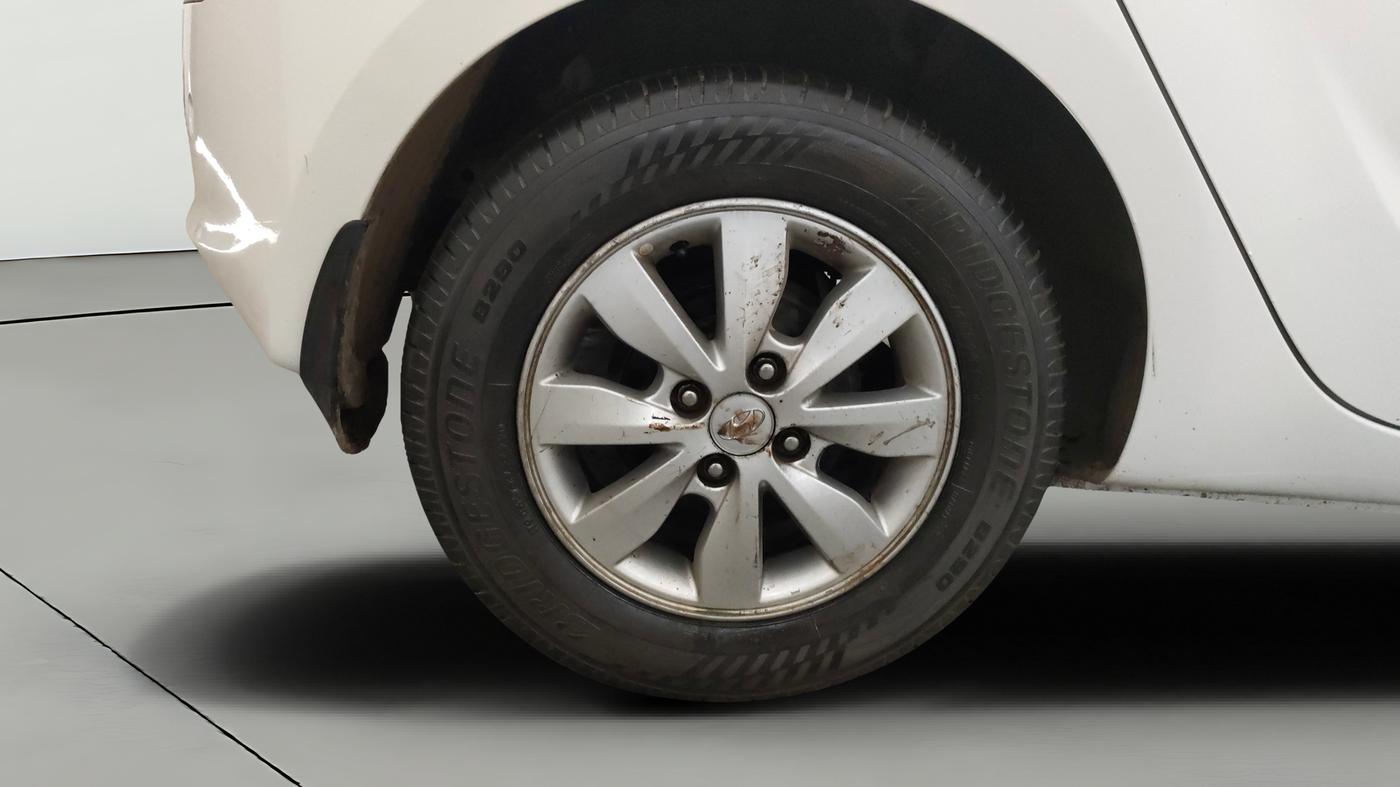 2013 Hyundai i20 SPORTZ 1.2, CNG, Manual, 95,821 km, Right Rear Wheel