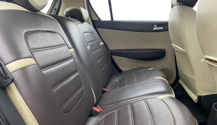 2013 Hyundai i20 SPORTZ 1.2, Petrol, Manual, 49,179 km, Right Side Rear Door Cabin