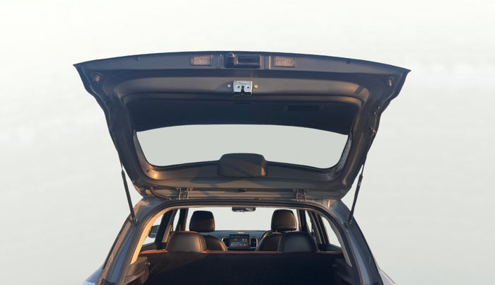 2022 Hyundai VENUE S(O) 1.2, Petrol, Manual, 1,31,745 km, Boot Door Open