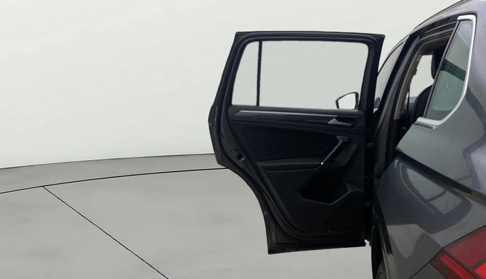 2018 Volkswagen TIGUAN HIGHLINE TDI AT, Diesel, Automatic, 1,41,504 km, LHS Rear Door