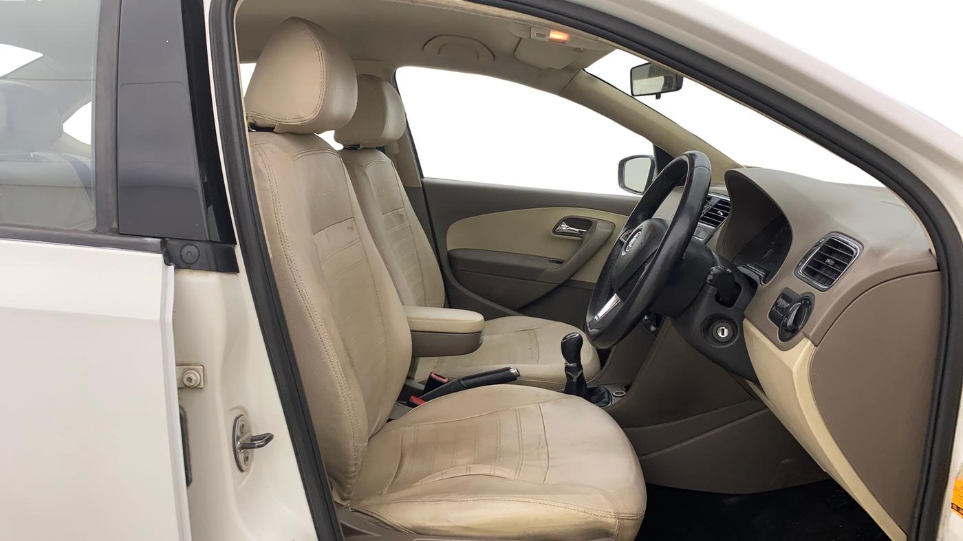2013 Skoda Rapid AMBITION 1.6 TDI CR MT PLUS ALLOY, Diesel, Manual, 1,19,608 km, Right Side Front Door Cabin