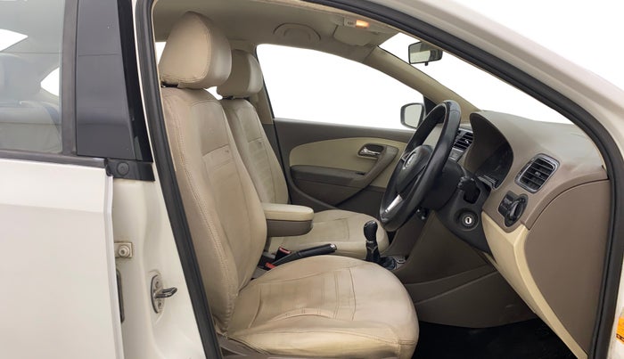 2013 Skoda Rapid AMBITION 1.6 TDI CR MT PLUS ALLOY, Diesel, Manual, 1,19,608 km, Right Side Front Door Cabin