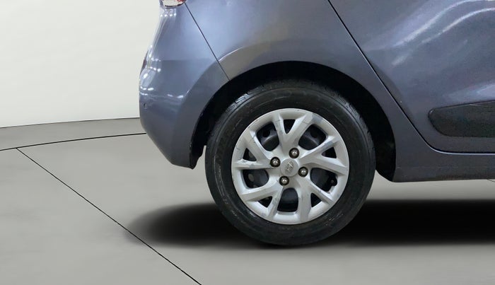 2017 Hyundai Grand i10 SPORTZ 1.2 KAPPA VTVT, CNG, Manual, 1,07,596 km, Right Rear Wheel