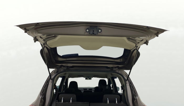 2023 Renault TRIBER RXT, Petrol, Manual, 28,302 km, Boot Door Open