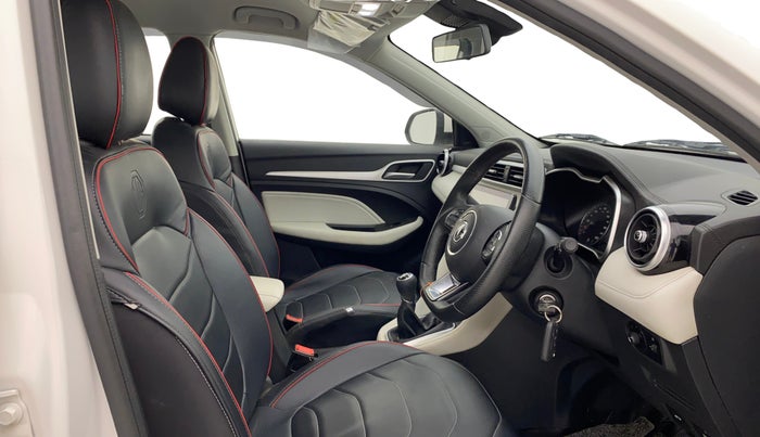 2023 MG ASTOR STYLE 1.5 MT, Petrol, Manual, 30,803 km, Right Side Front Door Cabin