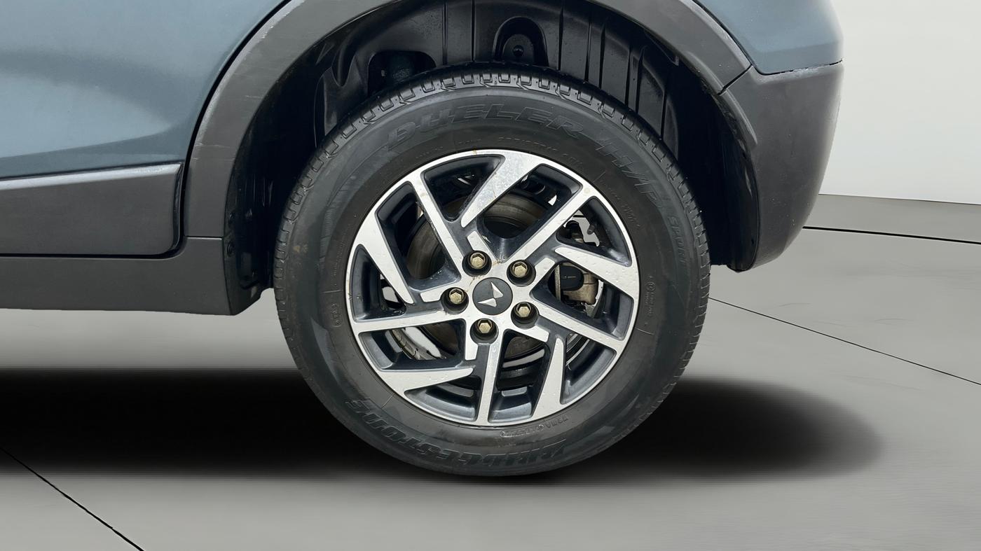2023 Mahindra XUV300 W8 (O) 1.2 PETROL AMT, Petrol, Automatic, 35,603 km, Left Rear Wheel