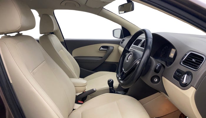 2015 Volkswagen Vento HIGHLINE 1.6 MPI, Petrol, Manual, 68,636 km, Right Side Front Door Cabin