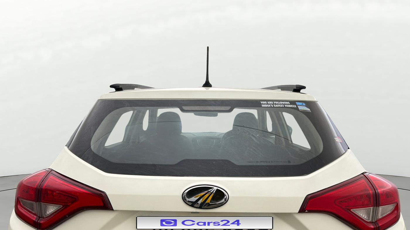2022 Mahindra XUV300 W6 1.2 PETROL AMT, Petrol, Automatic, 1,14,527 km, Rear Windshield