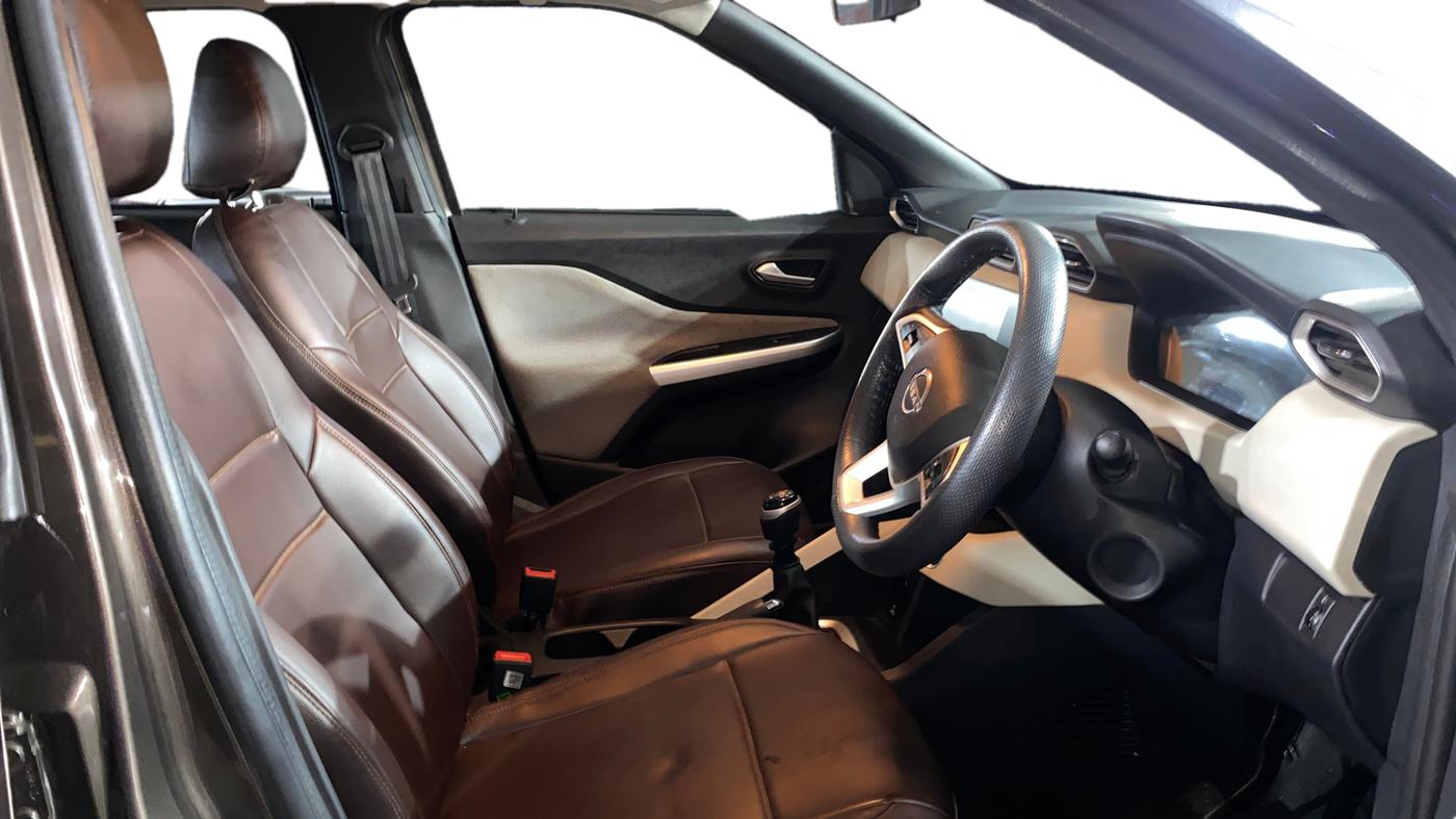 2022 Nissan MAGNITE XV MT, Petrol, Manual, 13,121 km, Right Side Front Door Cabin