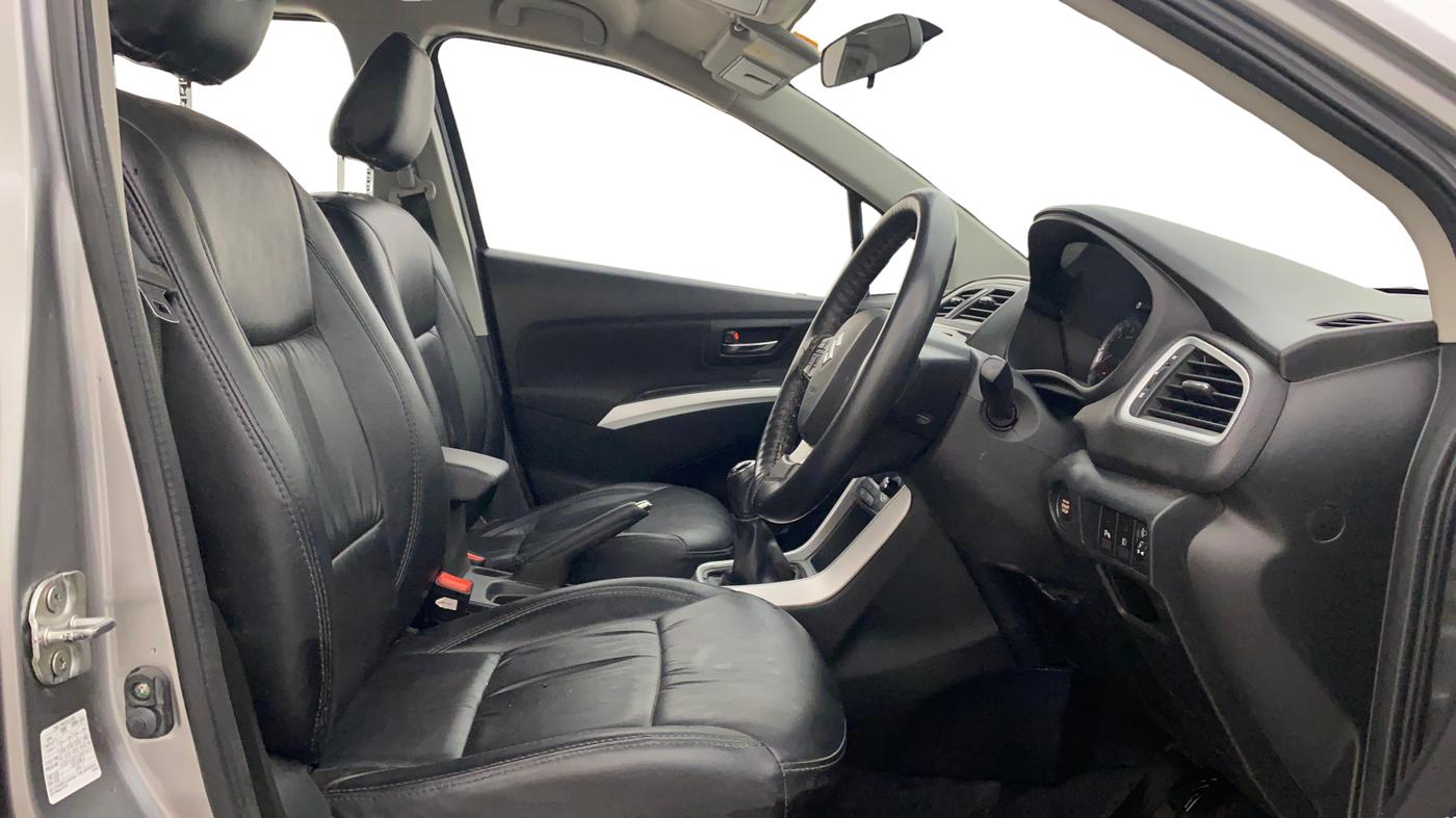 2016 Maruti S Cross ZETA 1.3, Diesel, Manual, 52,789 km, Right Side Front Door Cabin