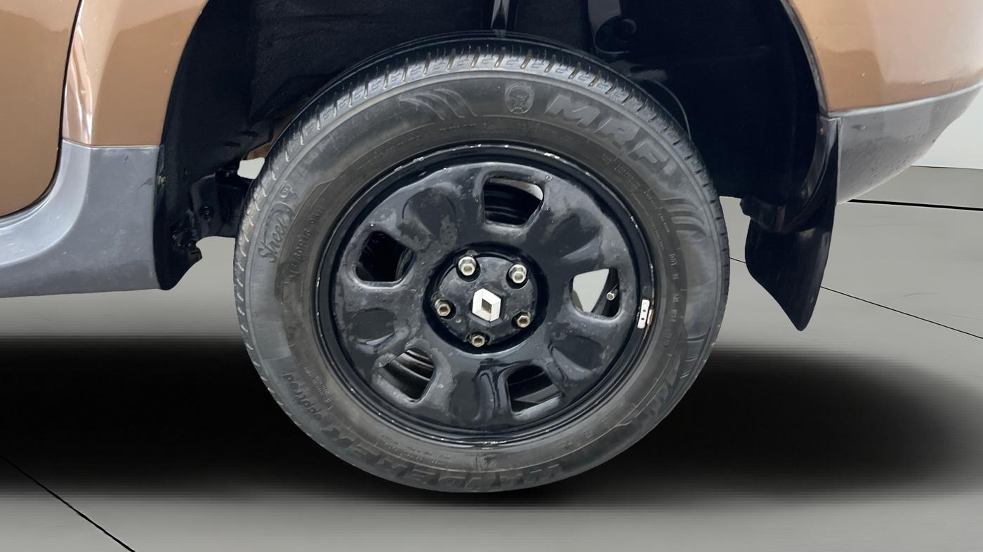 2013 Renault Duster 85 PS RXL DIESEL, Diesel, Manual, 1,21,776 km, Left Rear Wheel