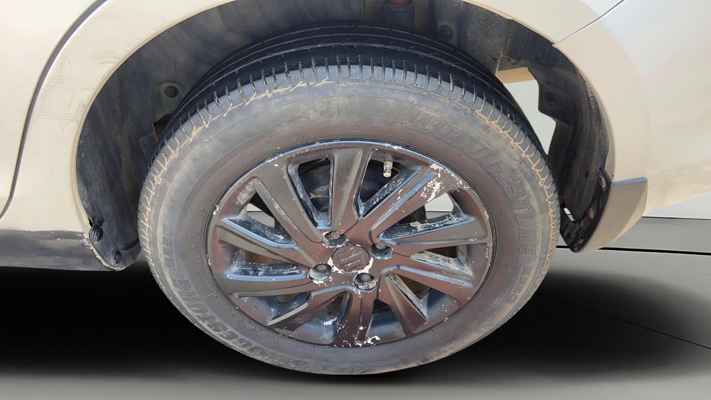2015 Maruti Swift Dzire ZXI, Petrol, Manual, 76,554 km, Left Rear Wheel
