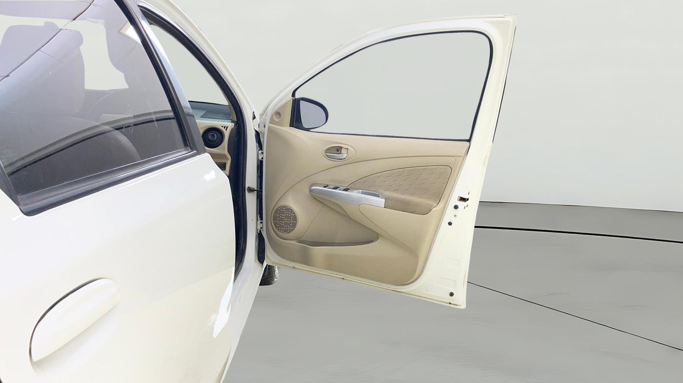 2019 Toyota Etios Liva V, CNG, Manual, 88,857 km, RHS Front Door