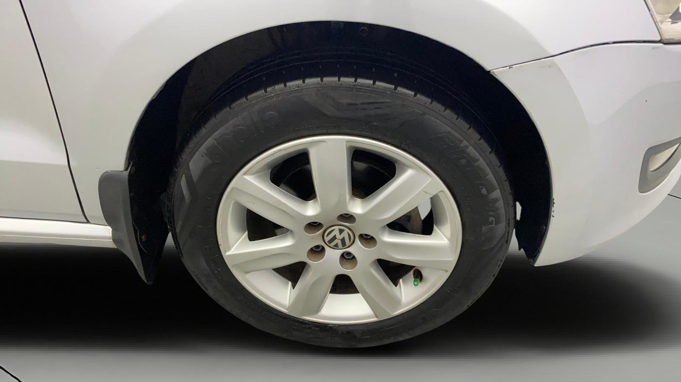 2012 Volkswagen Polo HIGHLINE DIESEL, Diesel, Manual, 1,28,734 km, Right Front Wheel
