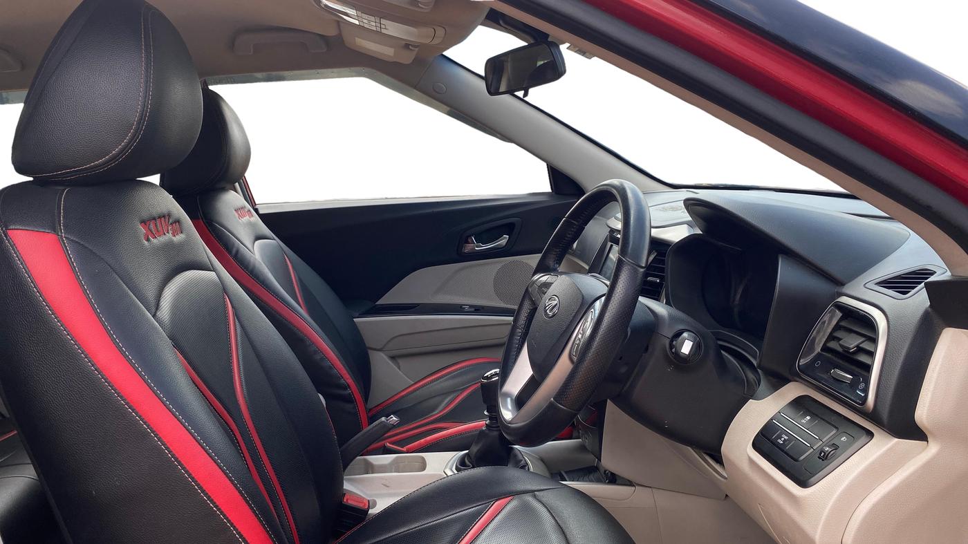 2019 Mahindra XUV300 W8 1.2 PETROL, Petrol, Manual, 38,170 km, Right Side Front Door Cabin