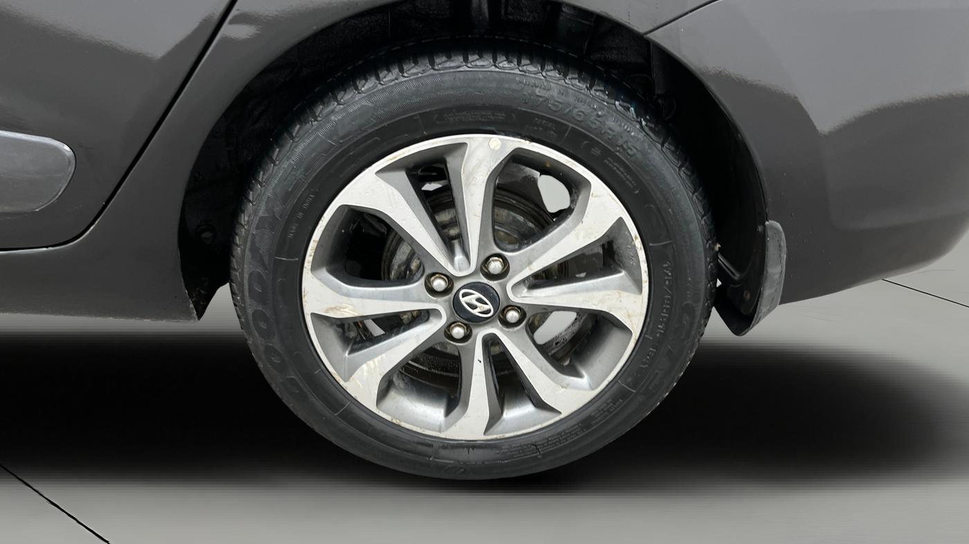 2015 Hyundai Xcent SX 1.2, Petrol, Manual, 1,18,950 km, Left Rear Wheel