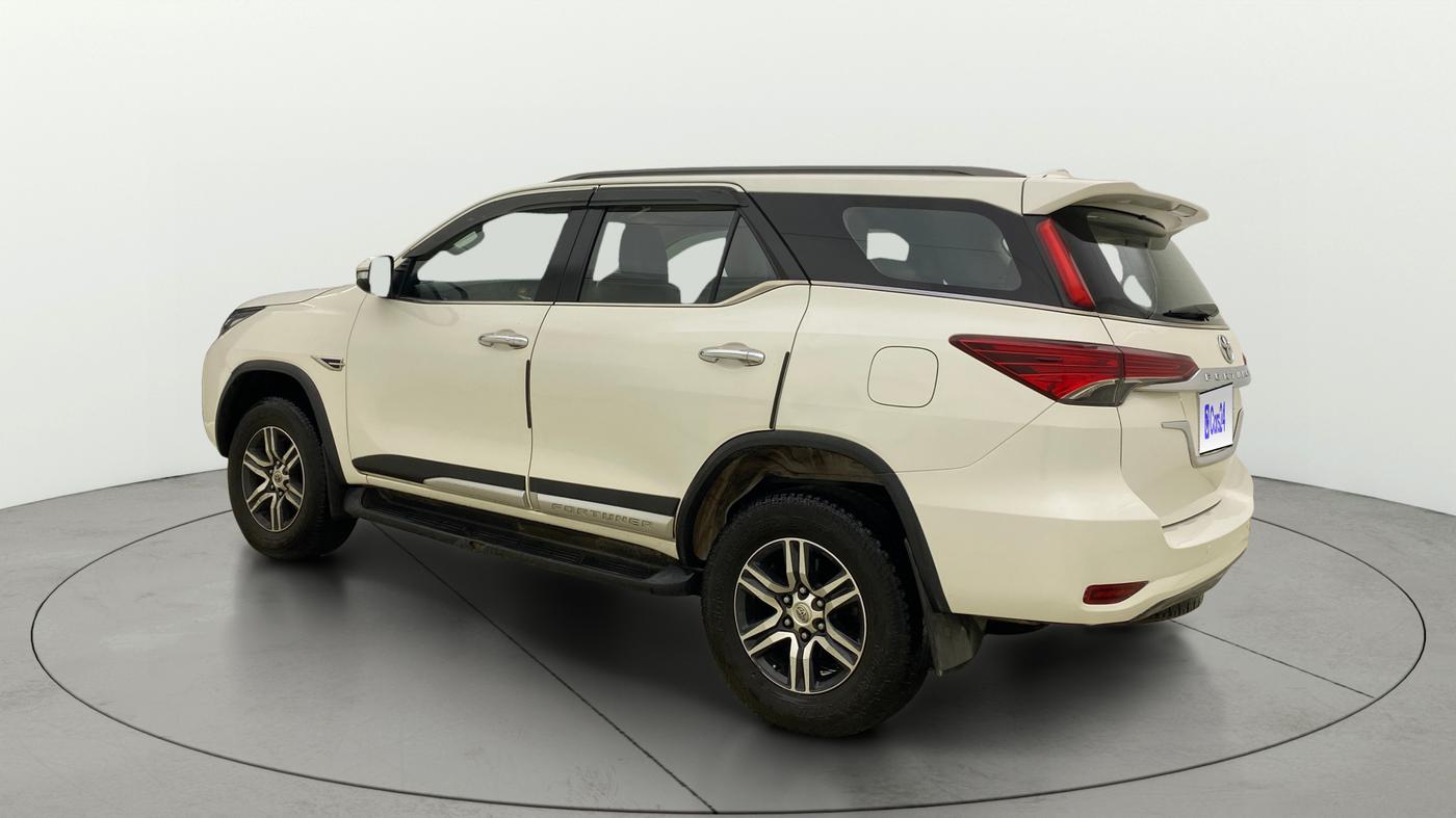 2017 Toyota Fortuner 2.8 4X2 MT, Diesel, Manual, 98,868 km, Left Back Diagonal