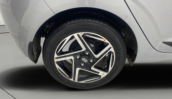 2025 Hyundai GRAND I10 NIOS ASTA AMT 1.2 KAPPA VTVT, Petrol, Automatic, 2,707 km, Right Rear Wheel