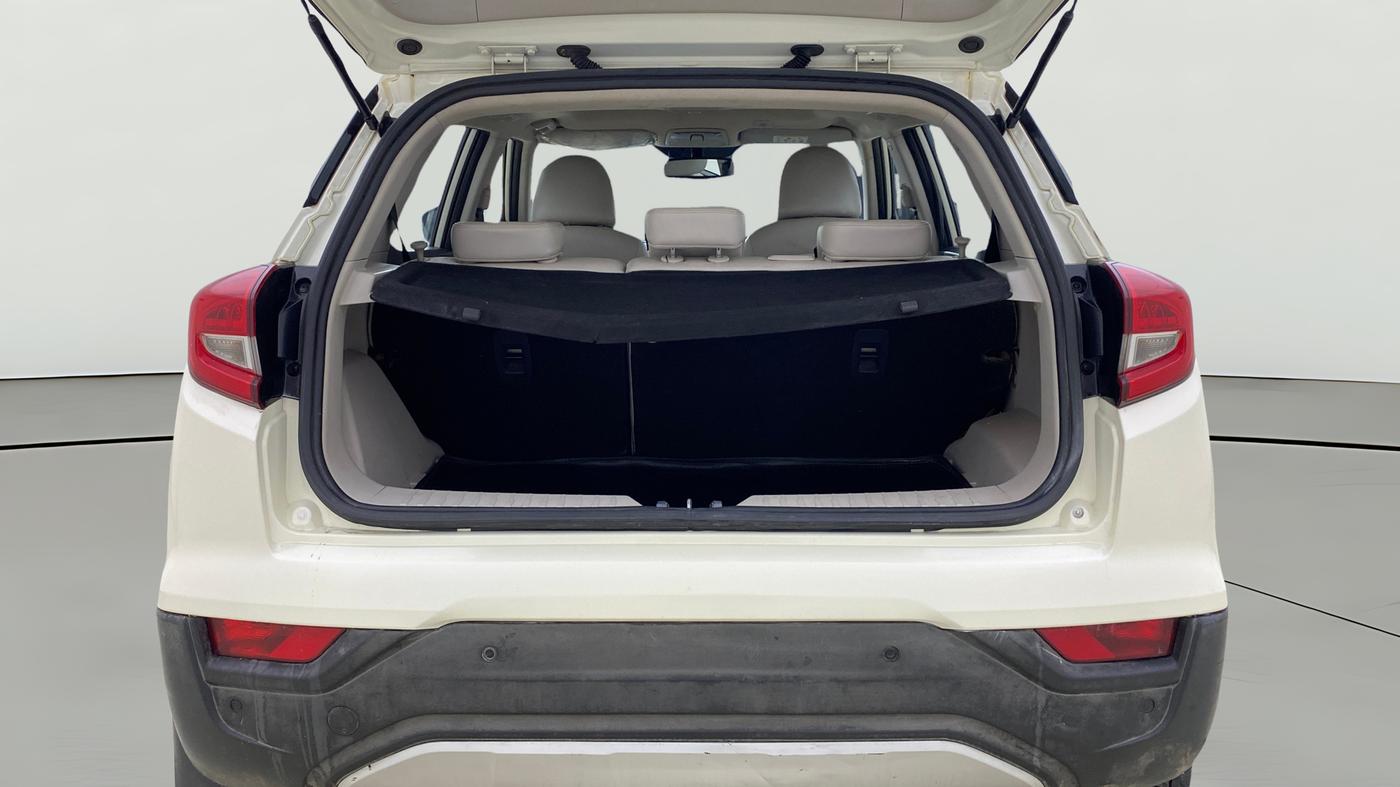 2019 Mahindra XUV300 W8 (O) 1.5 DIESEL AMT, Diesel, Automatic, 1,40,621 km, Boot Open Zoomed View