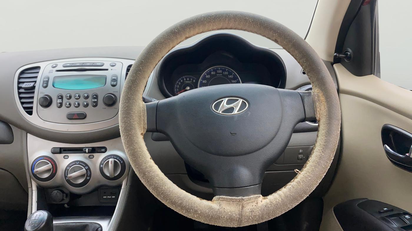 2015 Hyundai i10 SPORTZ 1.1, Petrol, Manual, 76,879 km, Steering Wheel Close Up