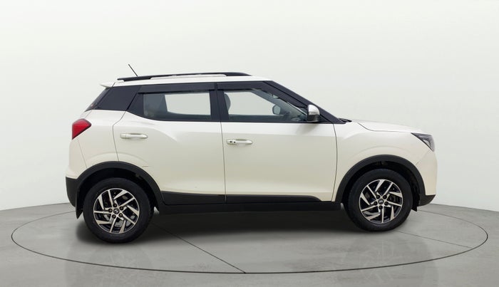 2023 Mahindra XUV300 W8 (O) 1.5 DIESEL AMT, Diesel, Automatic, 90,866 km, Right Side View