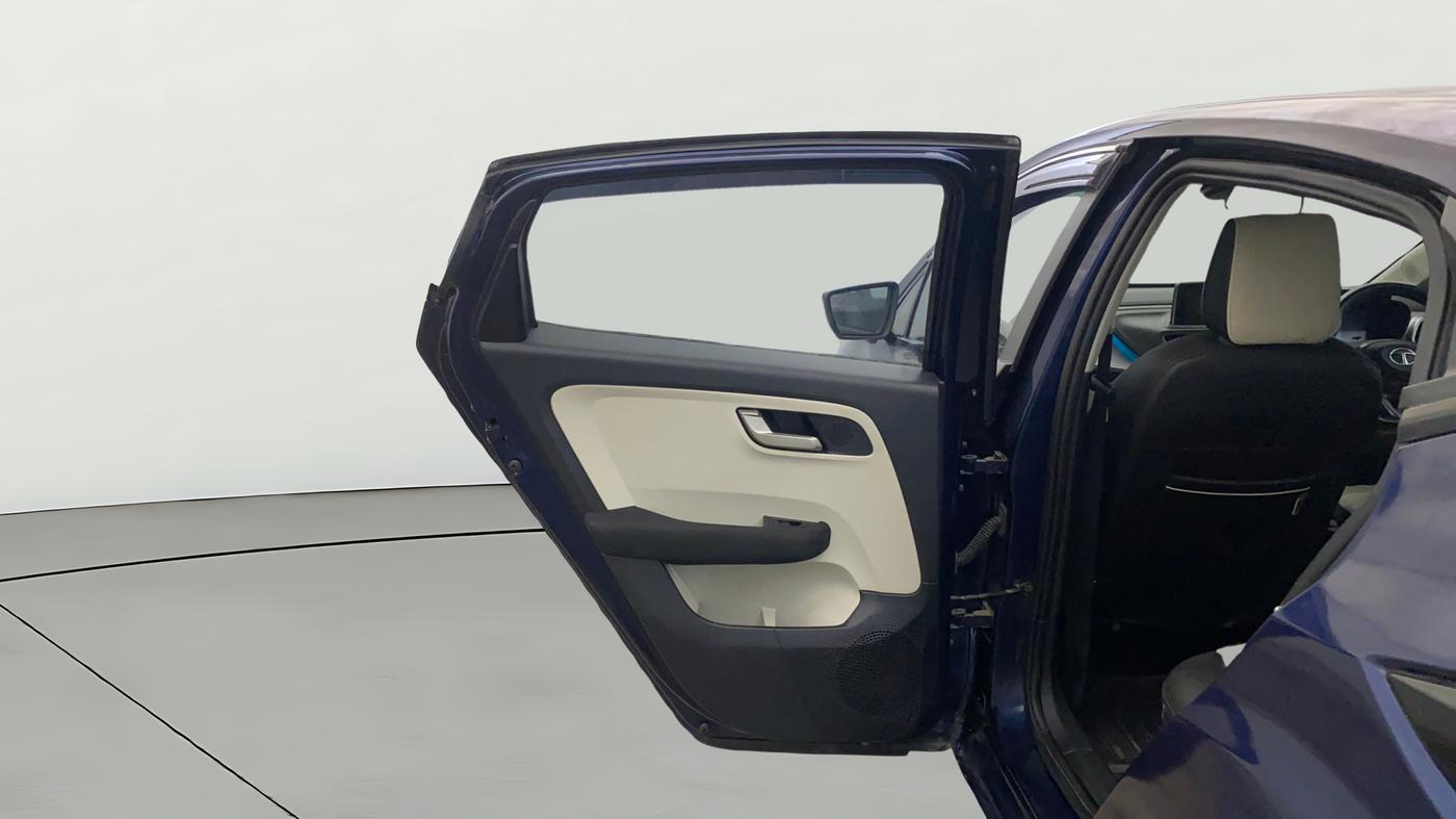 2023 Tata ALTROZ XZ PLUS SUNROOF CNG, CNG, Manual, 25,653 km, LHS Rear Door