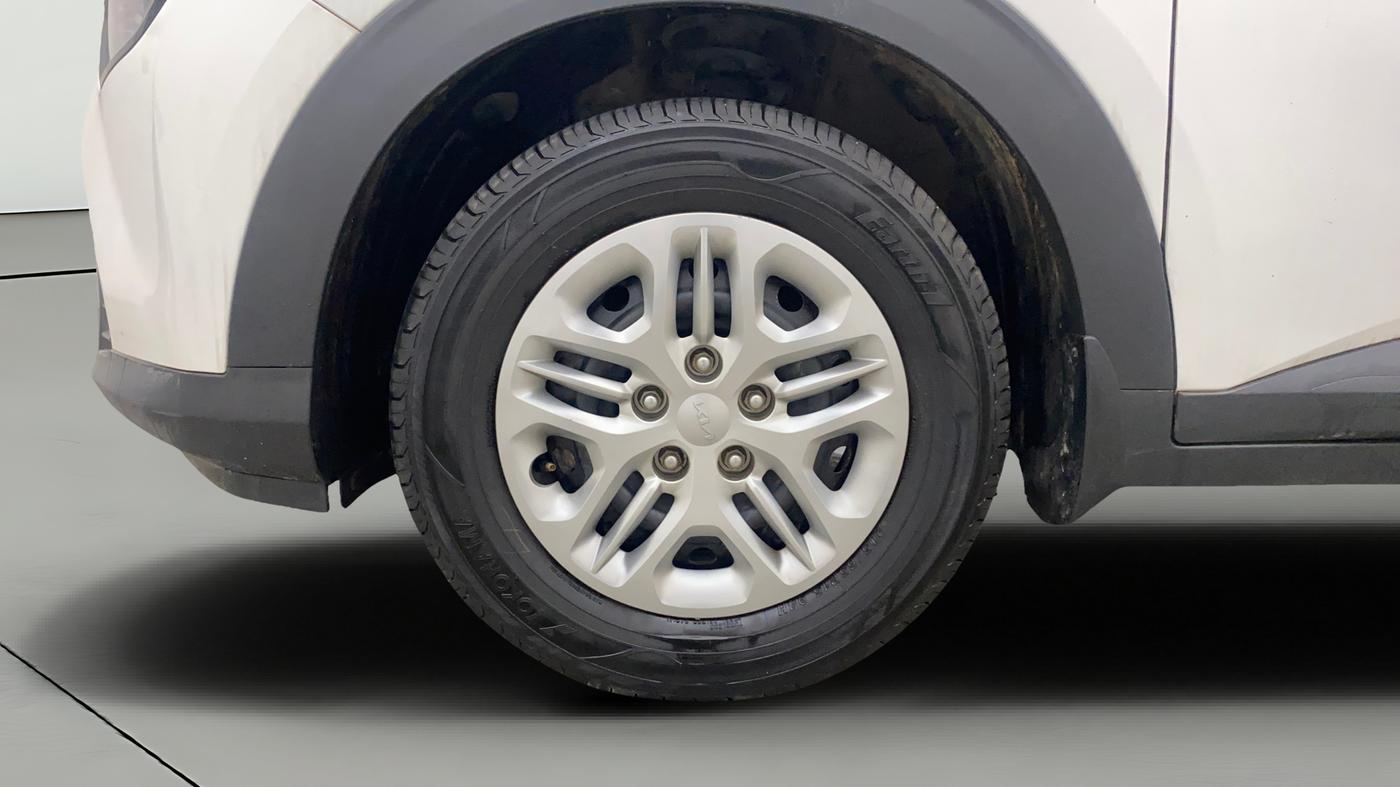2023 KIA CARENS PRESTIGE 1.5 PETROL 7 STR, Petrol, Manual, 52,636 km, Left Front Wheel