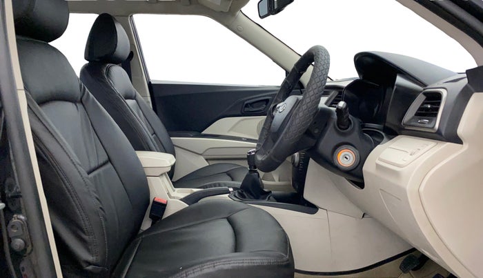 2019 Mahindra XUV300 W6 1.2 PETROL, Petrol, Manual, 67,763 km, Right Side Front Door Cabin