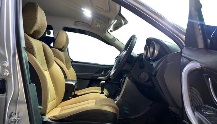 2020 Mahindra XUV500 W7, Diesel, Manual, 43,592 km, Right Side Front Door Cabin