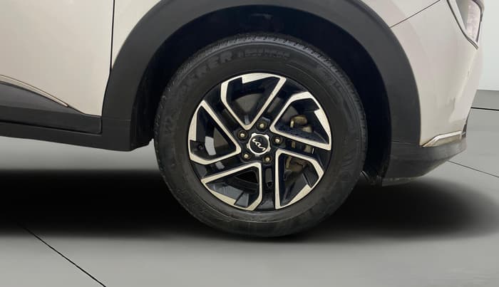 2023 KIA CARENS PRESTIGE PLUS 1.4 PETROL 7 STR, Petrol, Manual, 73,904 km, Right Front Wheel
