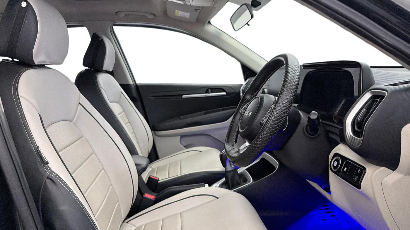 2023 KIA SONET HTX 1.0 IMT, Petrol, Manual, 85,989 km, Right Side Front Door Cabin