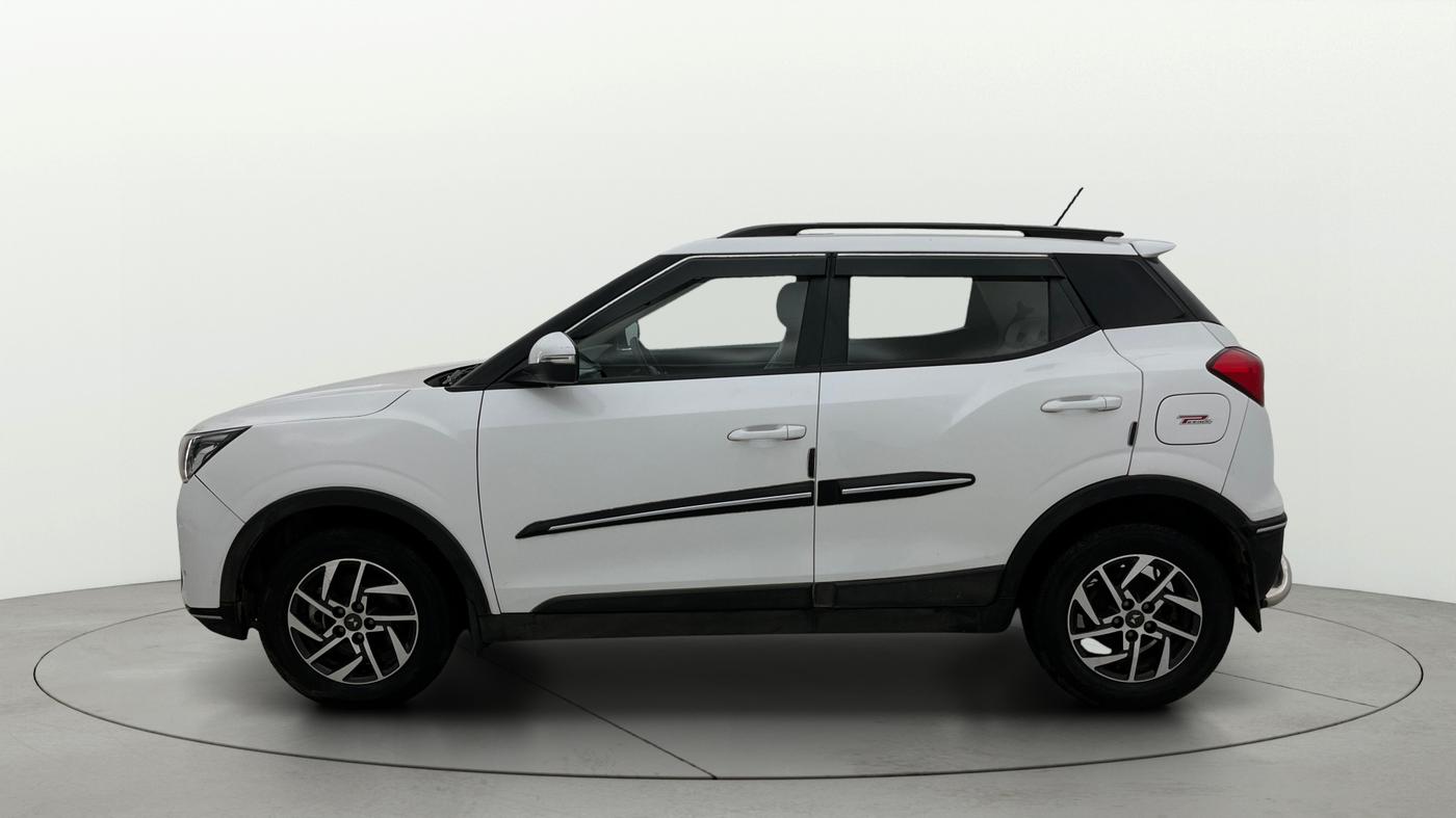 2024 Mahindra XUV300 W8 (O) 1.2 PETROL AMT, Petrol, Automatic, 16,200 km, Left Side